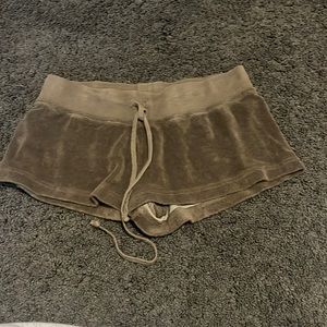 Hard tail shorts size XL